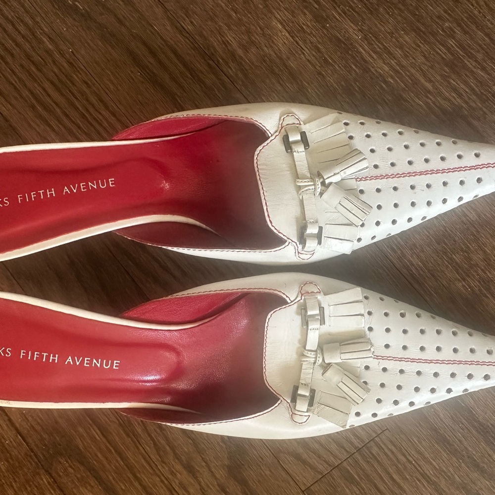 Saks Fifth Avenue kitty heel shoes 8M